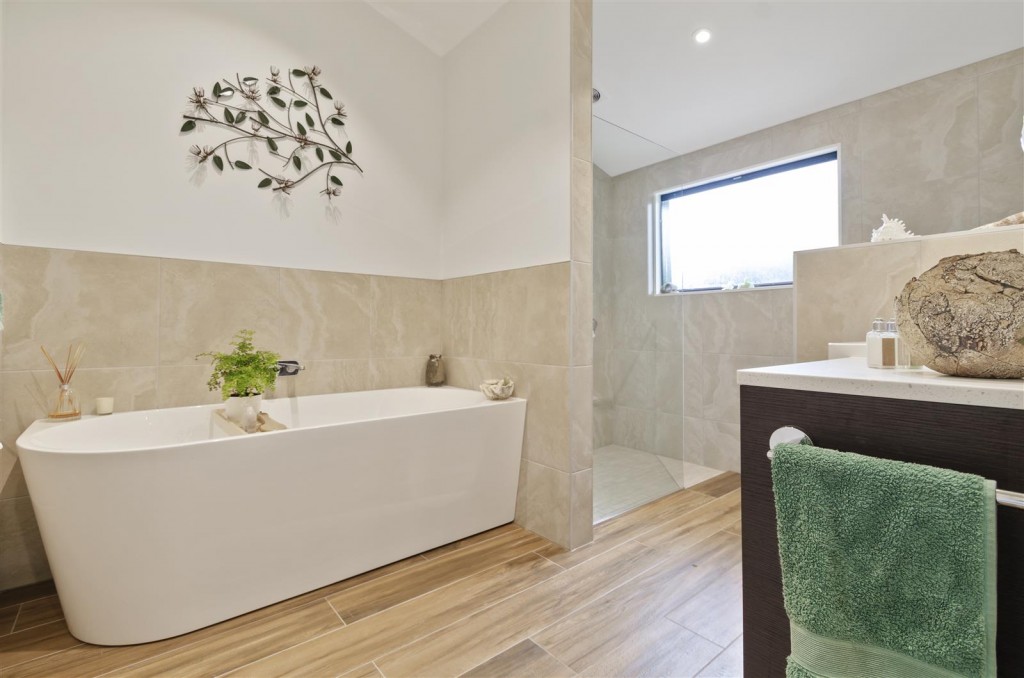 Nib Walls for Privacy in Main Bathroom Smith & Sons