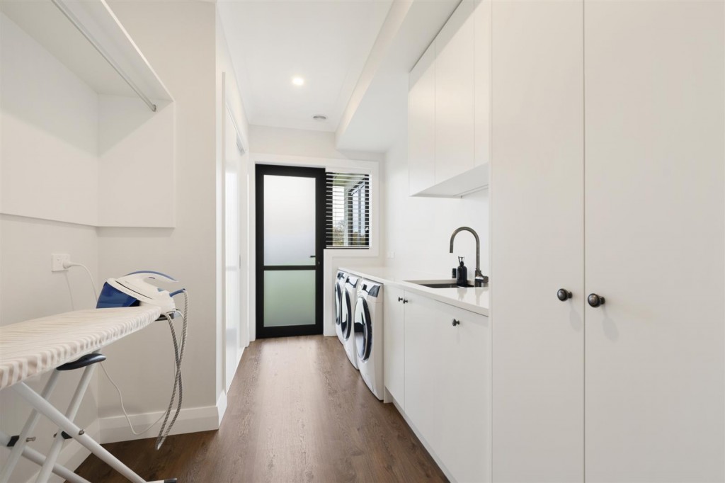 Laundry Extension Smith & Sons